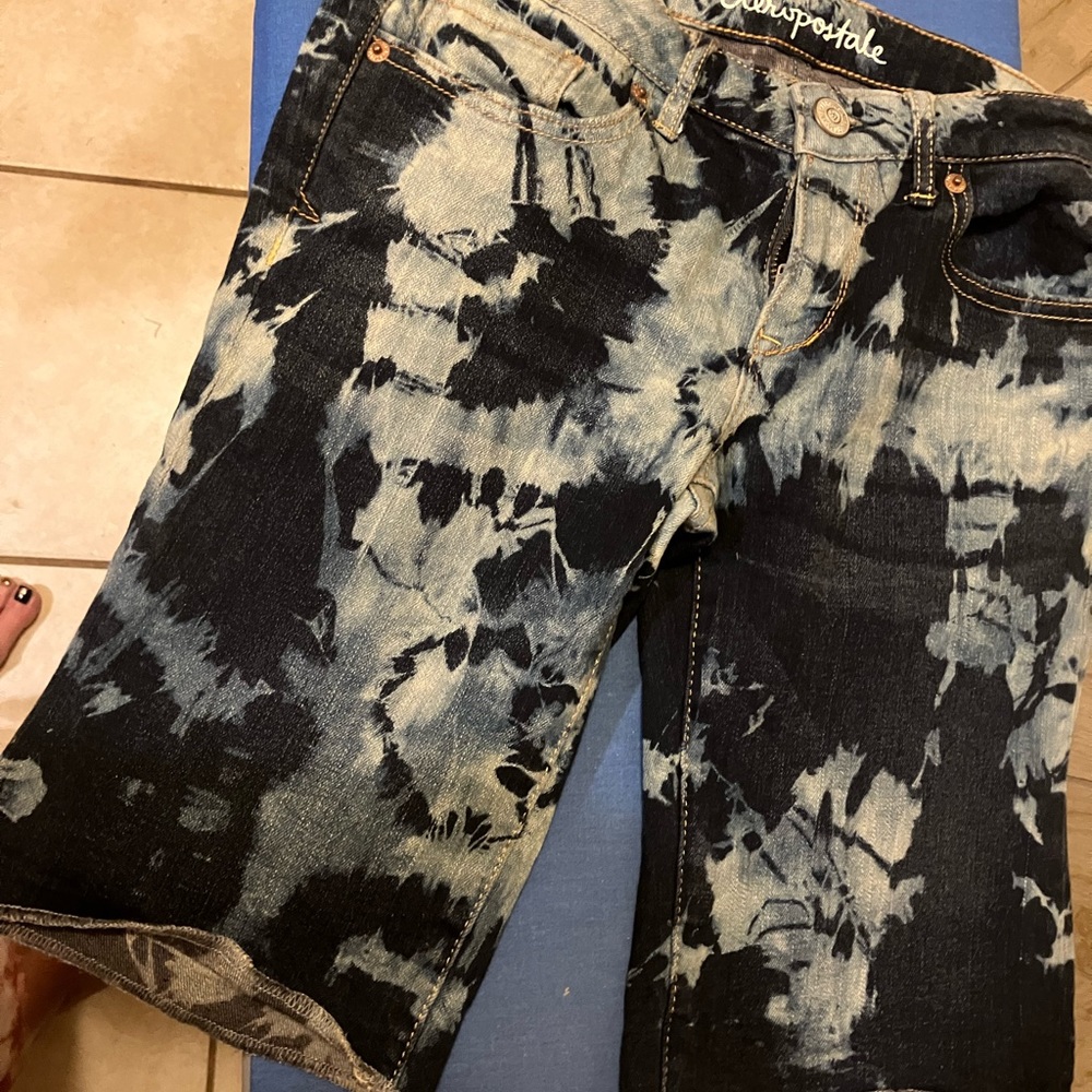 𝅺aeropostale Reverse bleach tie dye Bermuda stretch jean shorts size 4 - Picture 3 of 9